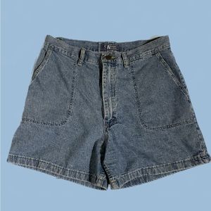 VINTAGE WRANGLER LIGHT-WASH SHORTS